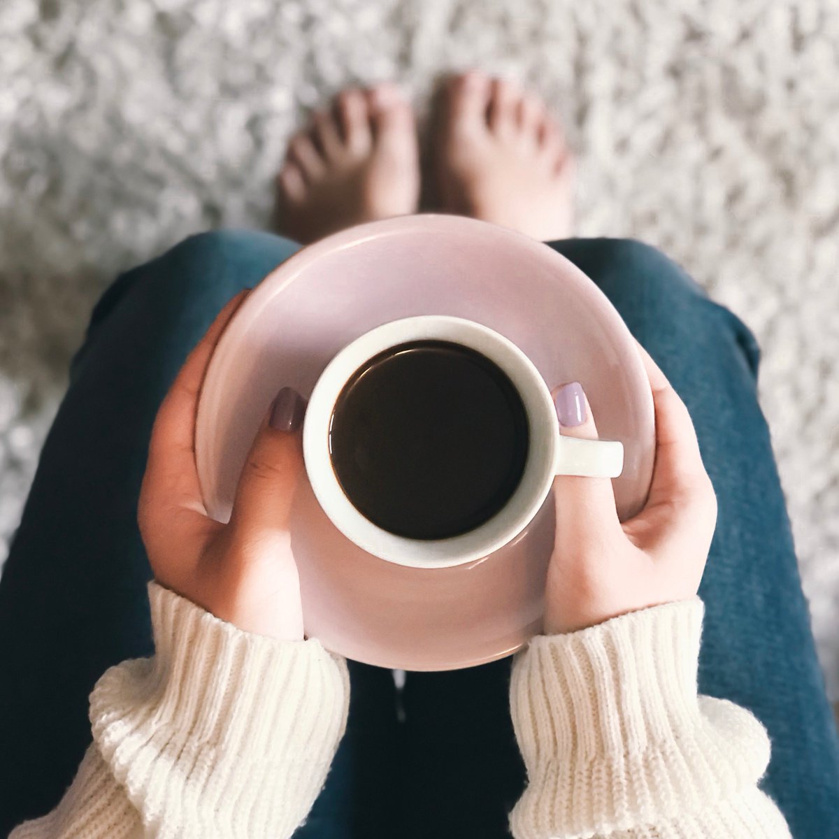 YimmiesCafe's tweet photo. Toes in the rug, comy sweater, and a warm drink. 😊😊
.
.
.
.
.
pc:BrigitteTohm
#coffee #cafe #love #tea #coffeetime #food #instagood #coffeelover #art #coffeeshop #breakfast #like #photooftheday #happy #follow #goodmorning #instagram #morning #latte #coffeeaddict #coffeelovers https://t.co/848dx4ZcH8
