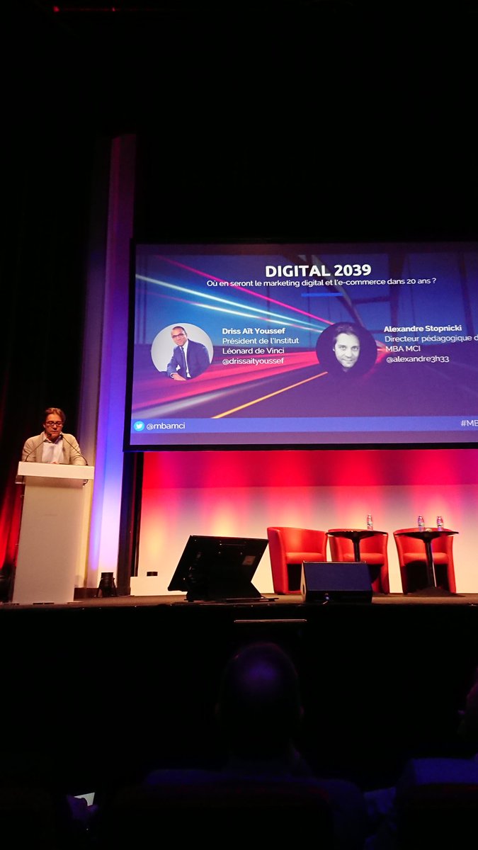 ln_vincent's tweet photo. #MBAMCI20ans  c'est parti ce soir avec 20 ans de diplômés et le discours de notre directeur pedago @alexandre3h33 👌👏👏👏
Fiere d'être là ! https://t.co/XUERZiX6dJ