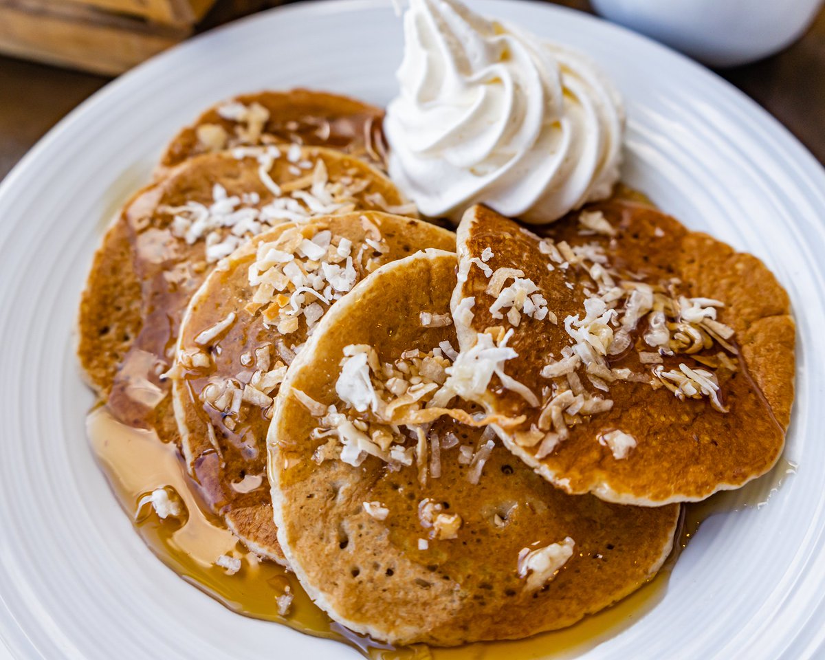 princewaikiki's tweet photo. What's your favorite pancake topping? #100SailsBuffet https://t.co/b7ei7AwNN7