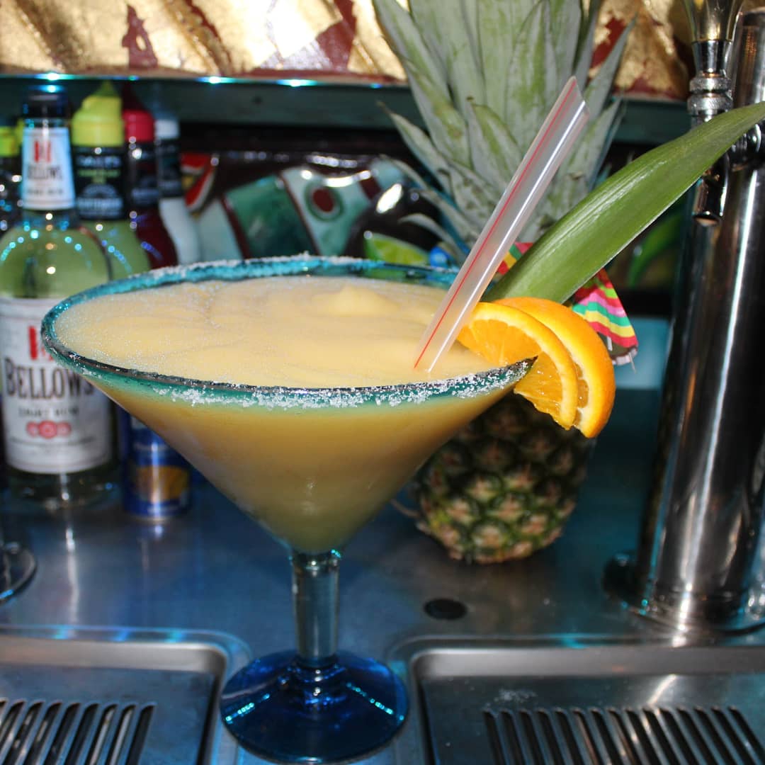 VIVAMASFOOD's tweet photo. It's #LARGEMargarita &amp; #sizzle #dinners kind of days @VIVAMASFOOD!!!

Come live the #VIVAMASLifestyle with mouthwatering #DELICIOUS Mexican Food and vibrant #FLAVORED drinks! 

Let's live in the #MOMENT under the #sun... 
#LIVEMORE ! #VIVAMASFOOD ! 
🥘🍴🍹🍓🌮🥥🍷🍍🍻 https://t.co/HLO6Bd3dDh