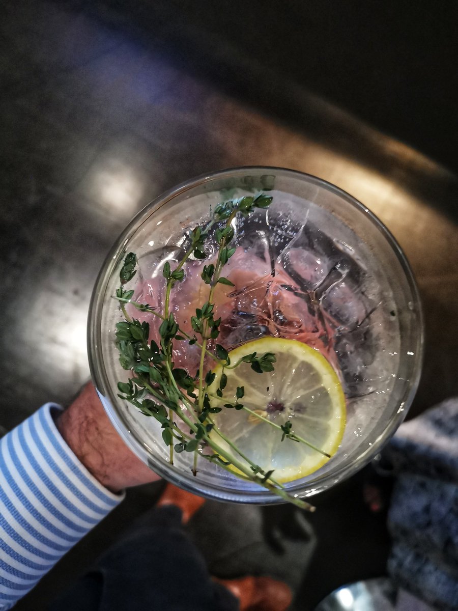 batch0ut's tweet photo. So #worldginday coincides with #worldoceanday both clear liquids but one can kill you if you drink too much and the other just makes you merry. Drink gin, save the ocean 🍸🌊 

#gin #savetheocean https://t.co/LA6YZ7QaoC