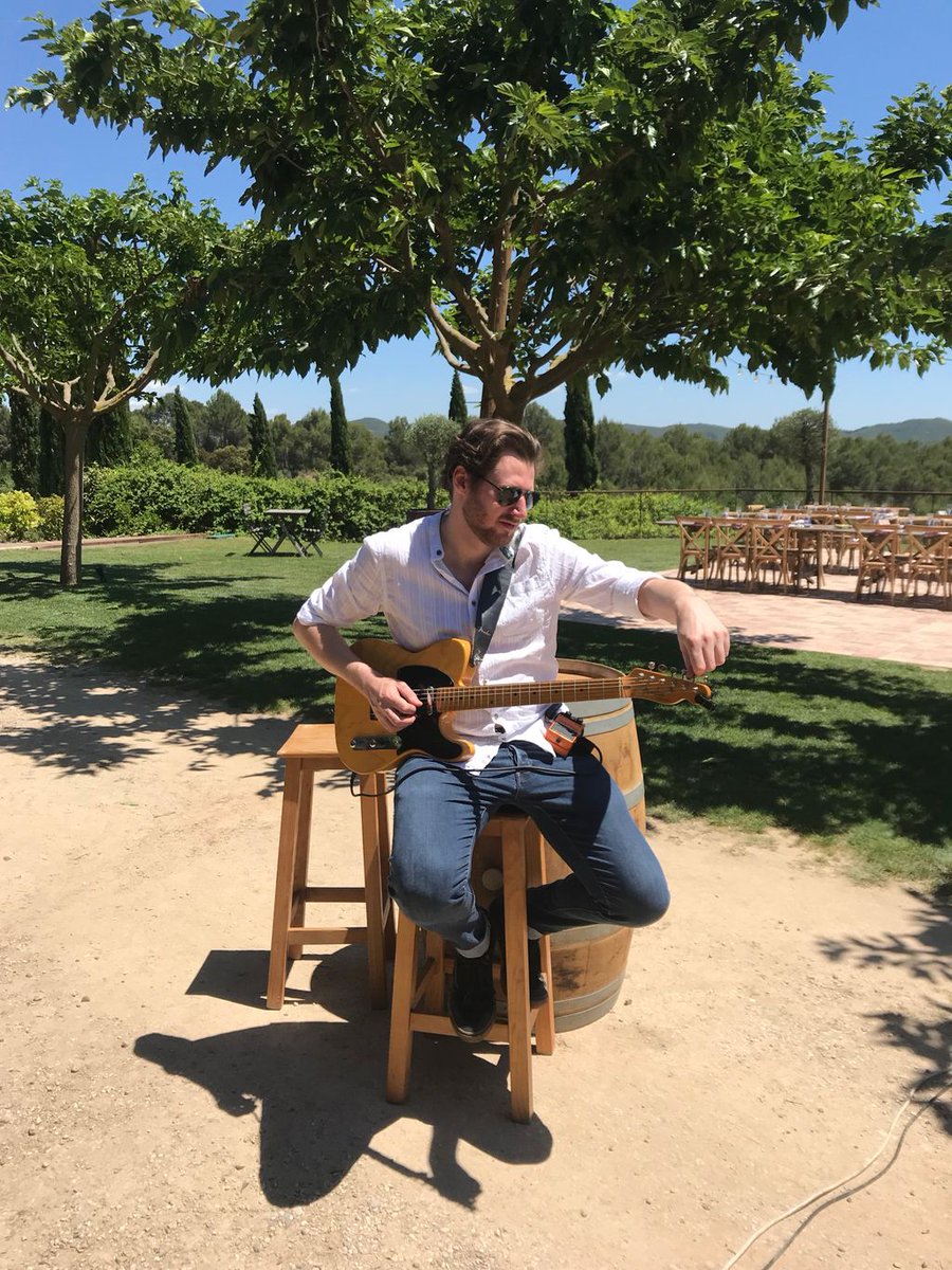 roameomusic's tweet photo. Sunshine vibes in Barcelona ๐ธโ๏ธโ๏ธโ๏ธ #roameo #roamingbands #interactive #partyband #partyplanner #roaming #band #livebands #weddingmusic #luxury #weddingplanner #eventprofs #eventplanner https://t.co/Bb9d6dppOj