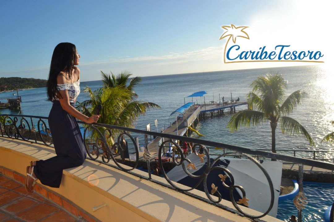 CaribeTesoro's tweet photo. TONIGHT
 Angie sings on the water and under the stars. 
Romantic place, glass of wine chill with us at Caribe Tesoro... 
Or better yet, take advantage of our LOCALS ONLY RATE. and stay the night... 
https://t.co/7RcWUgOTYk
#CaribeTesoro #CaribeTesoroRoatan https://t.co/4u1PxUp7P1
