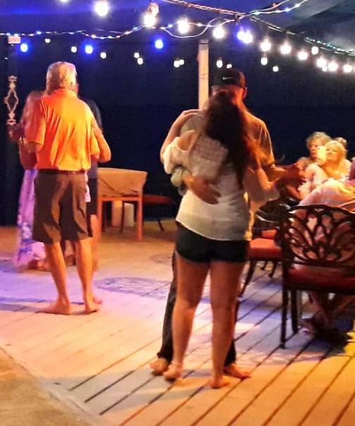 CaribeTesoro's tweet photo. TONIGHT
 Angie sings on the water and under the stars. 
Romantic place, glass of wine chill with us at Caribe Tesoro... 
Or better yet, take advantage of our LOCALS ONLY RATE. and stay the night... 
https://t.co/7RcWUgOTYk
#CaribeTesoro #CaribeTesoroRoatan https://t.co/4u1PxUp7P1