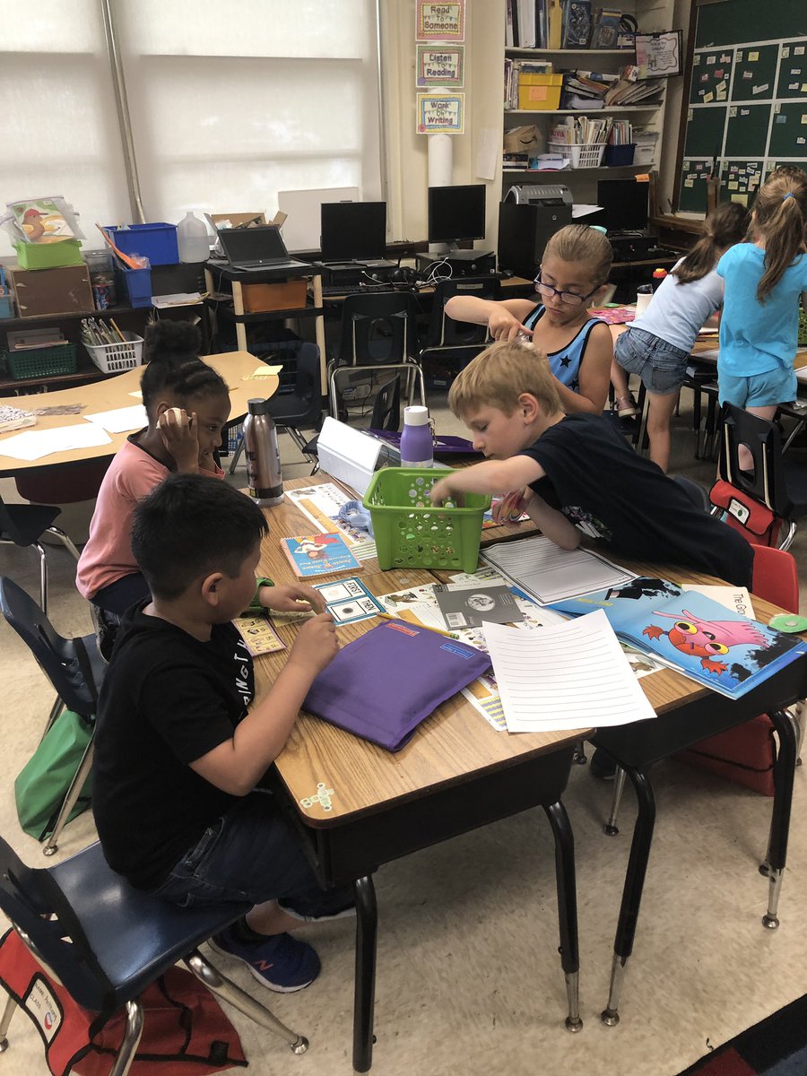 alisoncclements's tweet photo. #mrsclementscreators #buddingpoets #inspirationstations #poetrysharecircle #authorsatwork #funwithfirsties @natasha_nurse @jacquibyrn @LorraineRadice1 @DonnaBraunhut @CZawatson @24Kath https://t.co/G5wOV37UV5