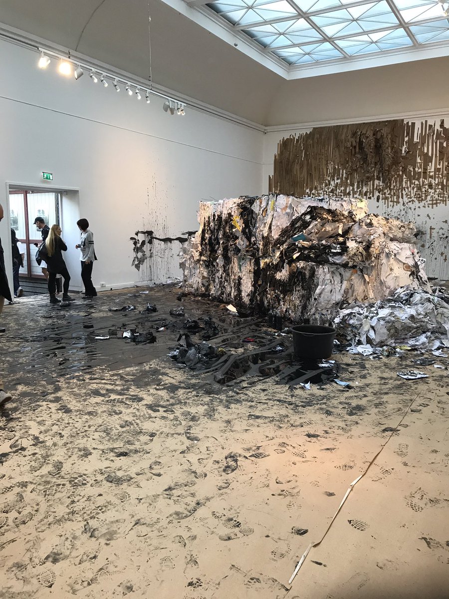 andreashagstrom's tweet photo. Postperformance. #fragmentedrealities @GbgKonsthall https://t.co/uOQcaDkyfO