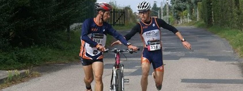 triathlonquebec's tweet image. Découvrez le Bike &amp;amp; Run.

Le Bike &amp;amp; Run se fait en équipe de deux, avec un vélo. Un membre court, l’autre roule. Les athlètes s’échangent le vélo où et quand ils le veulent. L’équipe gagnante est la première équipe à traverser le fil d’arrivée.

triathlonquebec.org/triathlon101/d…