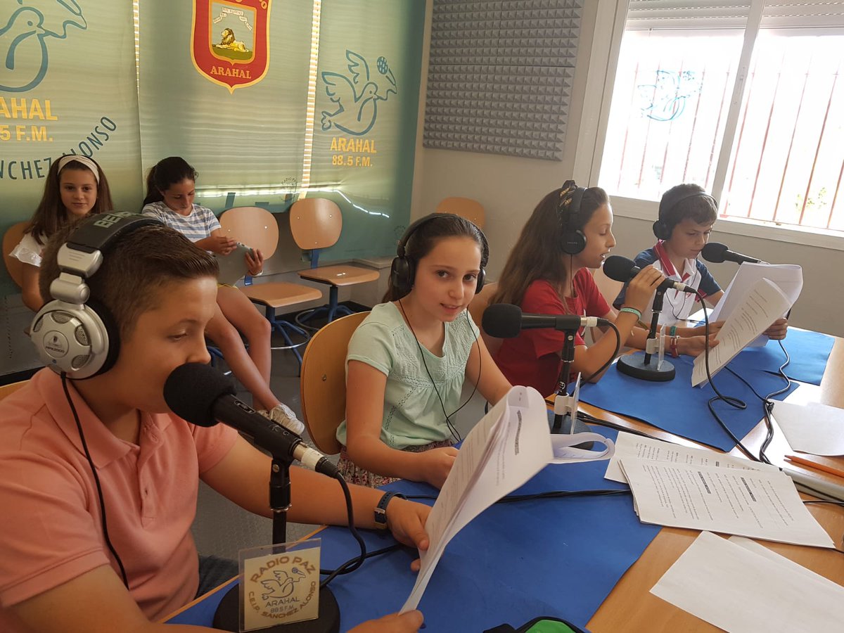 cpsanchezalonso's tweet photo. En el programa 1176 (07/06/19), en "La entrevista de la semana", tuvimos la suerte de poder contar con el inigualable @VaryIngweion, a quien agradecemos su simpatía y amabilidad por atendernos y le deseamos mucha suerte con todos sus proyectos. 😊
https://t.co/XRDtdZzT8O https://t.co/xOlzYpl9FL