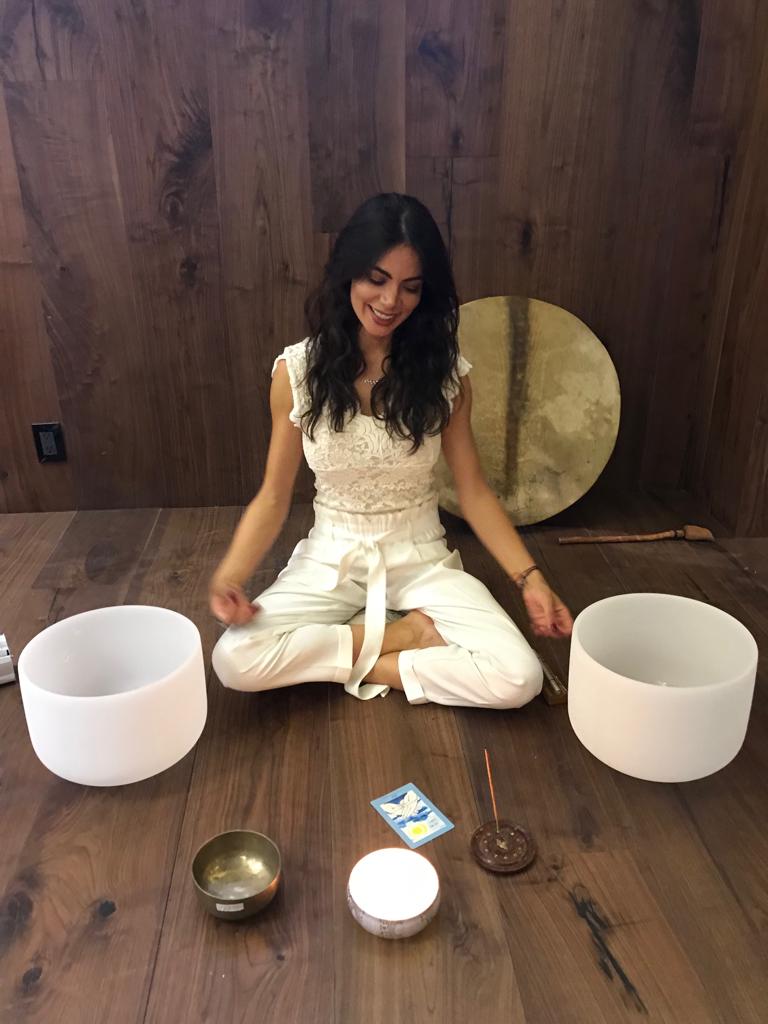 WingMan_MX's tweet photo. Mamá enfocada en salud, fitness y wellness! 
20 años practicando y actualmente tiene una escuela de yoga!   
Conductora en televisión @programa_hoy , @PonteFitTDN, #UPonteFit, además conferencista y cursos de yoga y meditación!!
Bienvenida #AdryLeal a la #FamiliaWingMan https://t.co/TyB8RZLHWu