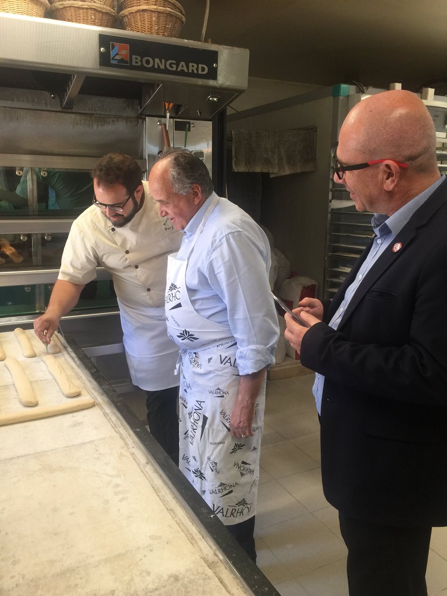 artisanat64's tweet photo. Jean-Paul MatteĂŻ devient âArtisan boulanger â chez Dany TavarĂšs et Lauriane Cebron Ă la maison Dally -#Uzos- durant la semaine nationale de lâartisanat. Une belle expĂ©rience !
@jp_mattei
#SemaineArtisanat https://t.co/Cd6QORwR9L