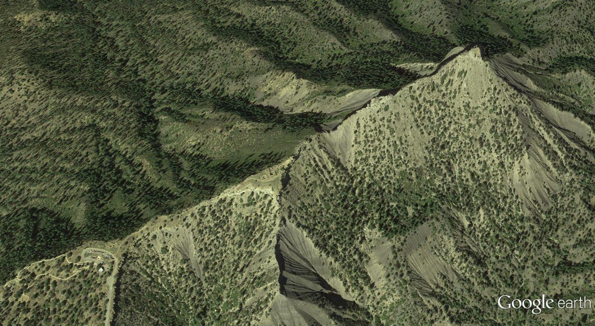 On a #ChimneyRock tweet-stream! <a href="/googleearth/">Google Earth</a> view overhead the site in southwestern Colorado where <a href="/Grimerica/">Grimerica - Darren</a>'s #CAC19 groups visited and pondered the effort required and the astronomical reasons for establishing a post here on a mountaintop #SignalTower