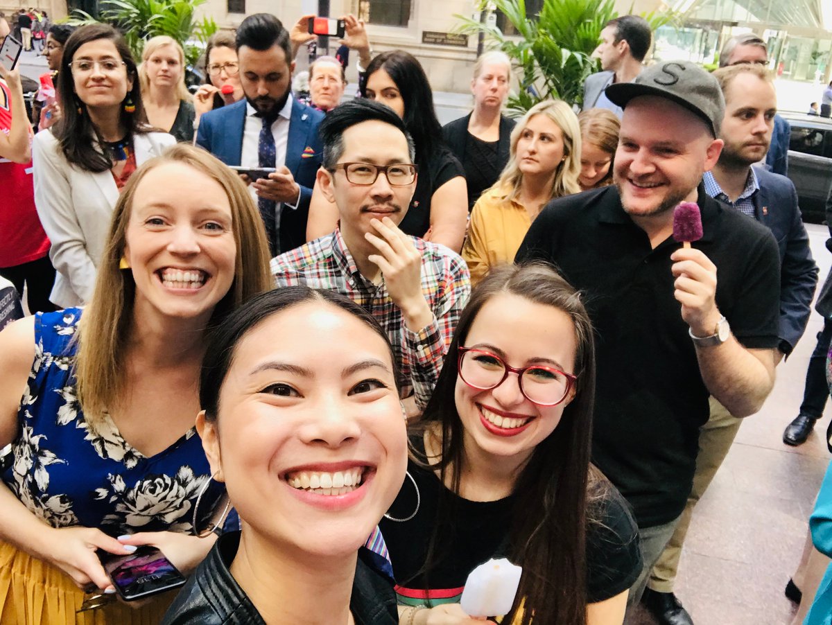 Cassie_MacKe's tweet photo. Pride and popsicles, smiles and sunshine: a truly delightful celebration of inclusion (and summer) at work today! ☀️
#ScotiabankProud #ScotiaDF #Pride https://t.co/GI58dLEjZ1
