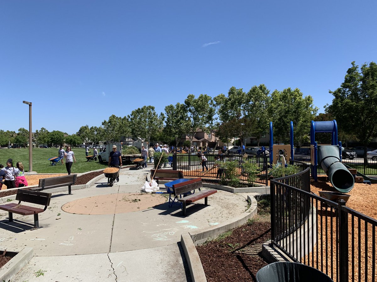 jenschmidt424's tweet photo. Park beautification continues @CityofSanJose Rubino Park with team of 100 moving fibar chips for playground and filling in bark in other beds.  #ImpactThatMatters and teamwork at it’s finest!   Proud to be @DeloitteUS employee and Impact Day Office Co-lead https://t.co/UQAfz9J4AR
