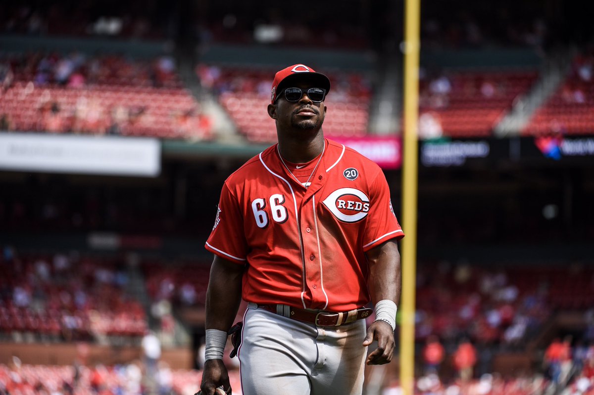 YasielPuig's tweet image. Heading into the weekend like... #fridayfeeling 😎