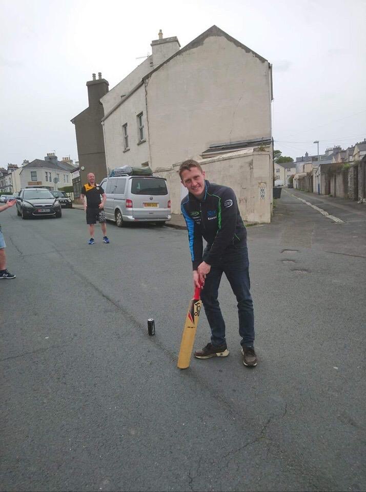 beckers1000's tweet image. Look who stopped outside my homestay for a quick bat! @deanharrisonTT @iom_tt #tt2019 #2019tt