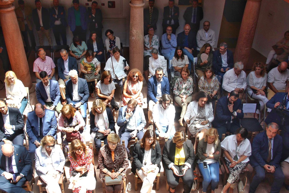 🔖 Presentación hoy en Alcázar de San Juan de Carlos Tirado como Presidente del Consejo Autonómico de Enfermería, así como su nuevo Equipo de Gobierno con Concha Piqueras como Vicepresidenta. 
@SanitarioDiario <a href="/DEnfermero/">Diario Enfermero</a> <a href="/CGEnfermeria/">Consejo General de Enfermería</a> <a href="/SanidadManchaC/">SanidadManchaCentro</a> <a href="/SanidadCLM/">Sanidad CLM</a>