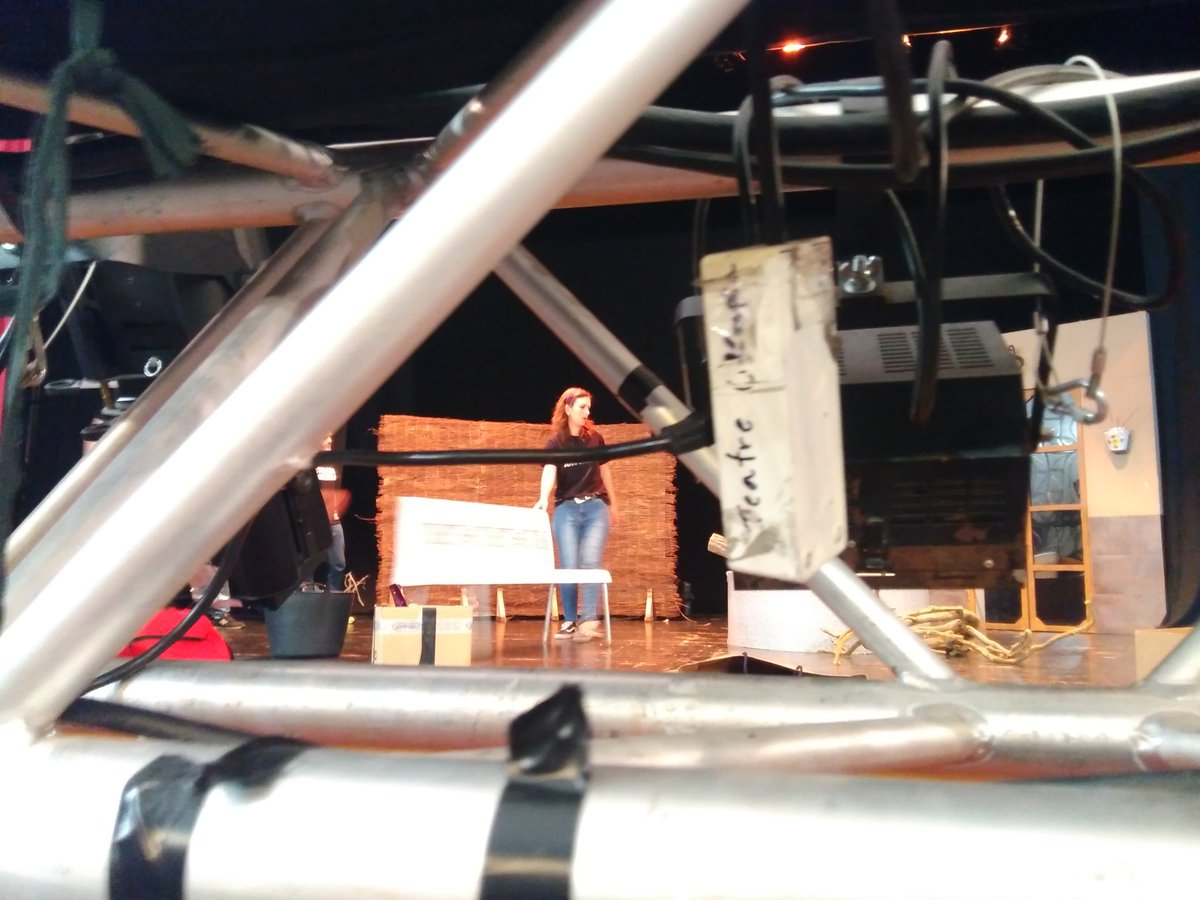 Ambfiteatre's tweet photo. Ja estem a Oliva! 🎭👏👏👏👏
#aMat19 #estimadaanuchka #ambfiteatre #vapertu #teatreolimpia
@AjuntamentOliva https://t.co/xI1kIOsfWN
