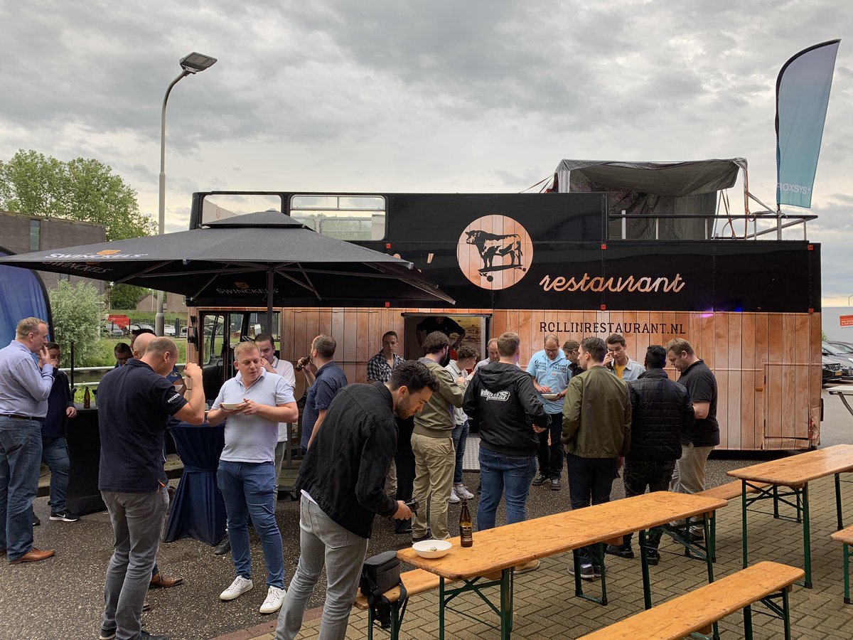 ottovdb's tweet photo. Wat is het toch fijn een waardering voor hele #teamproxsys mooie projecten gedaan in de afgelopen maanden. Dank @proxsys_ voor de AfterProx XXL en Secrid Special Edition met *. Op naar nog meer successen. https://t.co/7UfiuDgsTg