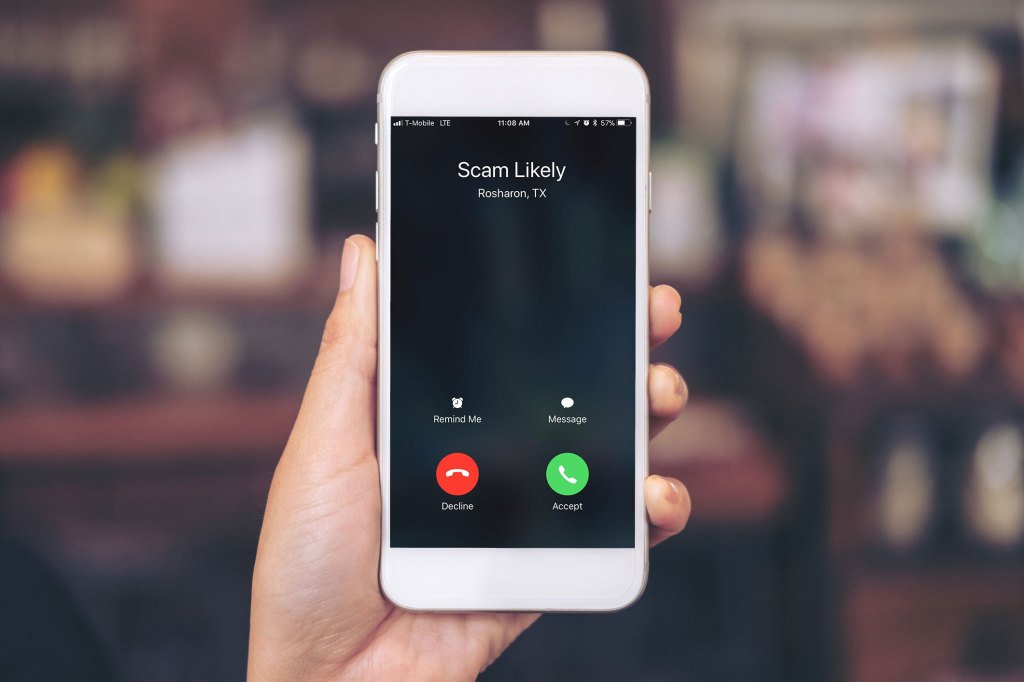 TechCrunch's tweet photo. FCC passes measure urging carriers to block robocalls by default https://t.co/dTV2MszkYo https://t.co/ySgi57g9m9