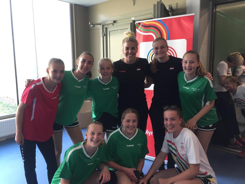 TwickelD's tweet photo. Handbalmeiden Twickel College Delden 4e van Nederland! https://t.co/v2toQ0cYts https://t.co/9yI5Z7DpCC
