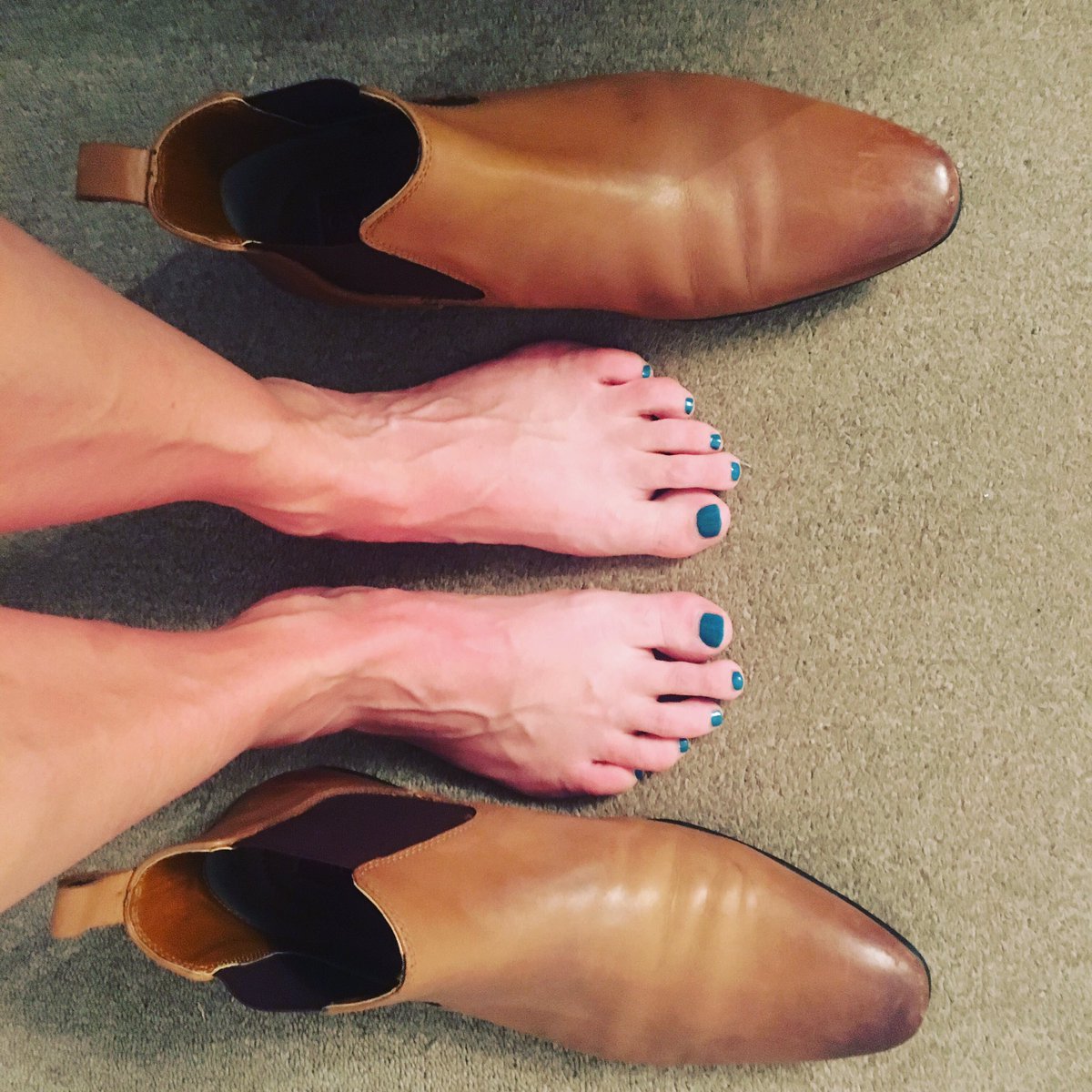aineejay's tweet photo. So these are my feet (obv!?) next to Haz’s boots 😶Clearly he going to be a clown when he grows up 🤡 #clownshoes #neverstopseating #mumofateenager https://t.co/nPlRLFipE4