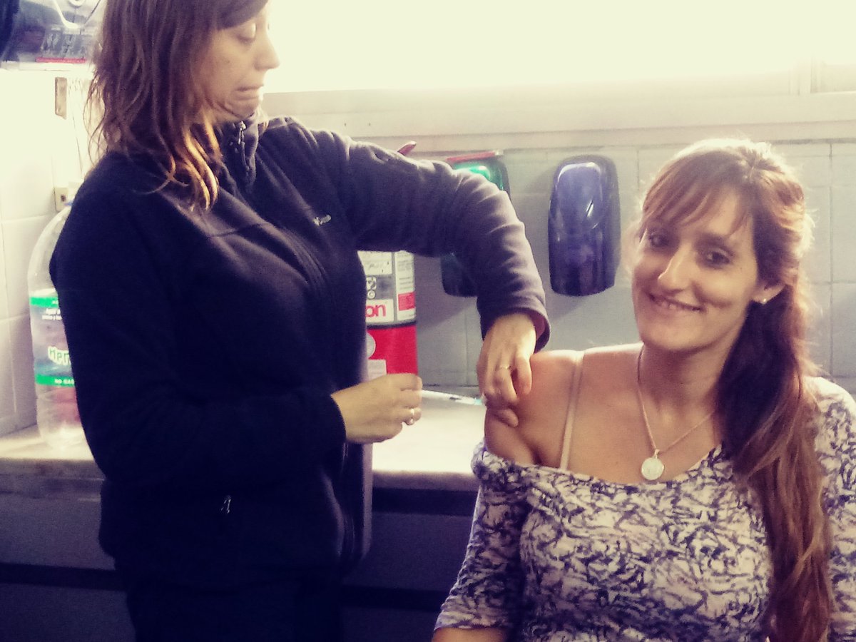 ProCEIPBA's tweet photo. ProCEi-PBA vacunando al personal de riesgo del Ministerio de Salud en articulación con Programa de Prevención, Salud y Seguridad en el Trabajo https://t.co/F378g44BG7