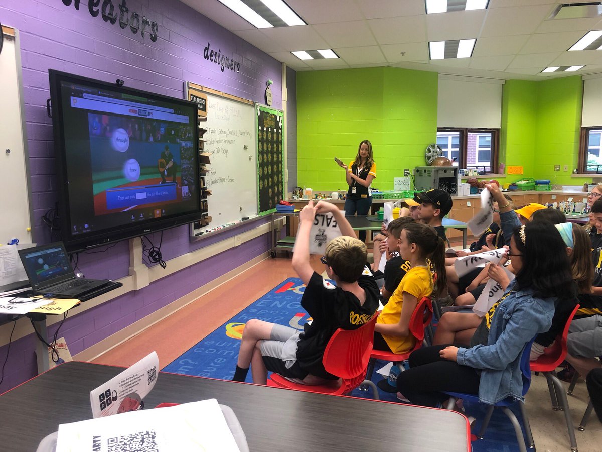 Summer_Slugger's tweet photo. #Pirates pitcher Geoff Hartlieb led a round of Summer Slugger LIVE with five #Pittsburgh area schools this week! https://t.co/S9t0g10WAC