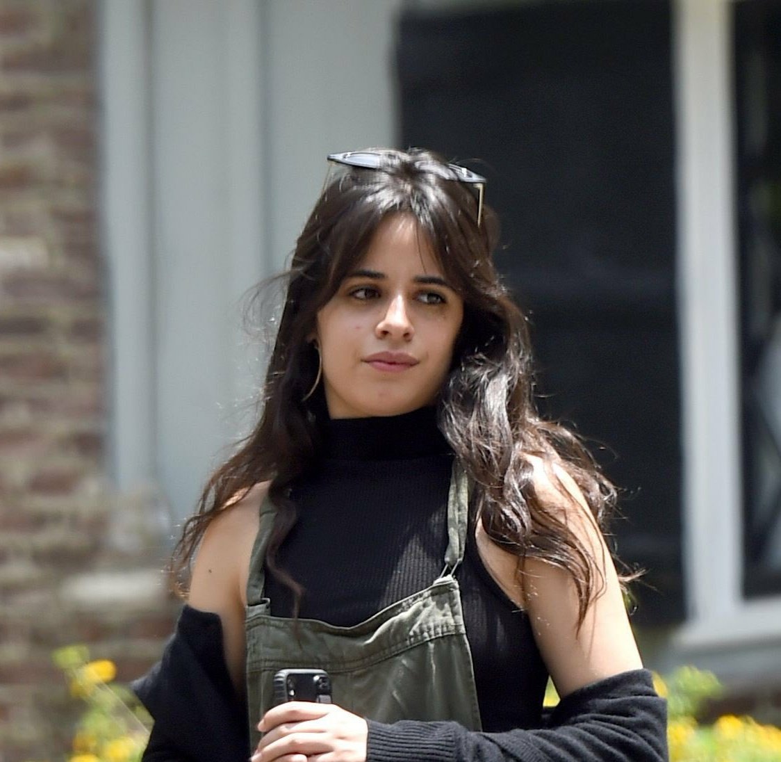 inspiredkarla2's tweet photo. como todos la ven  //  como la vemos los camilizers https://t.co/SM1850RvSE