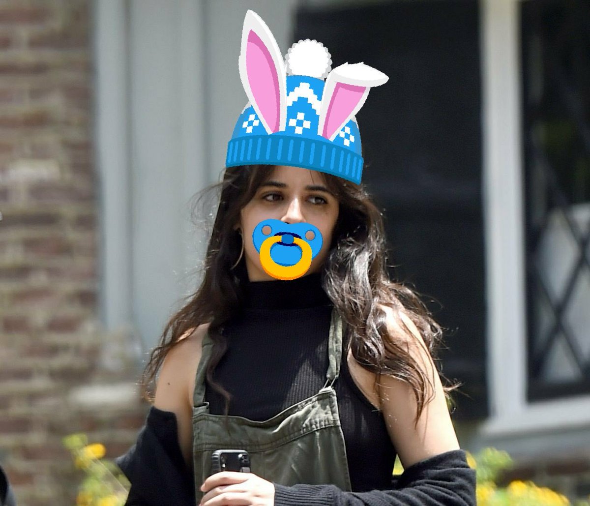inspiredkarla2's tweet photo. como todos la ven  //  como la vemos los camilizers https://t.co/SM1850RvSE