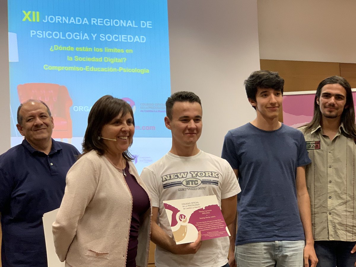 jorgemaillo's tweet photo. tremendamente orgulloso de estos chicos de @GrecosatII , reconocimiento desde la #jornadaregionaldepsicologiaydociedad por sus excelentes resultados en @CanSatSP https://t.co/ygcMnishtA