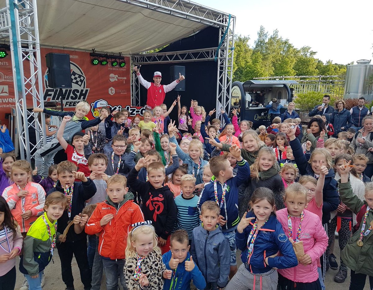Vandaag sluiten we de avondvierdaagse af in Oirschot <a href="/gem_Oirschot/">Gemeente Oirschot</a> 

#kidzdj #avondvierdaagse #feestje #discoshow #oirschot #kindershow