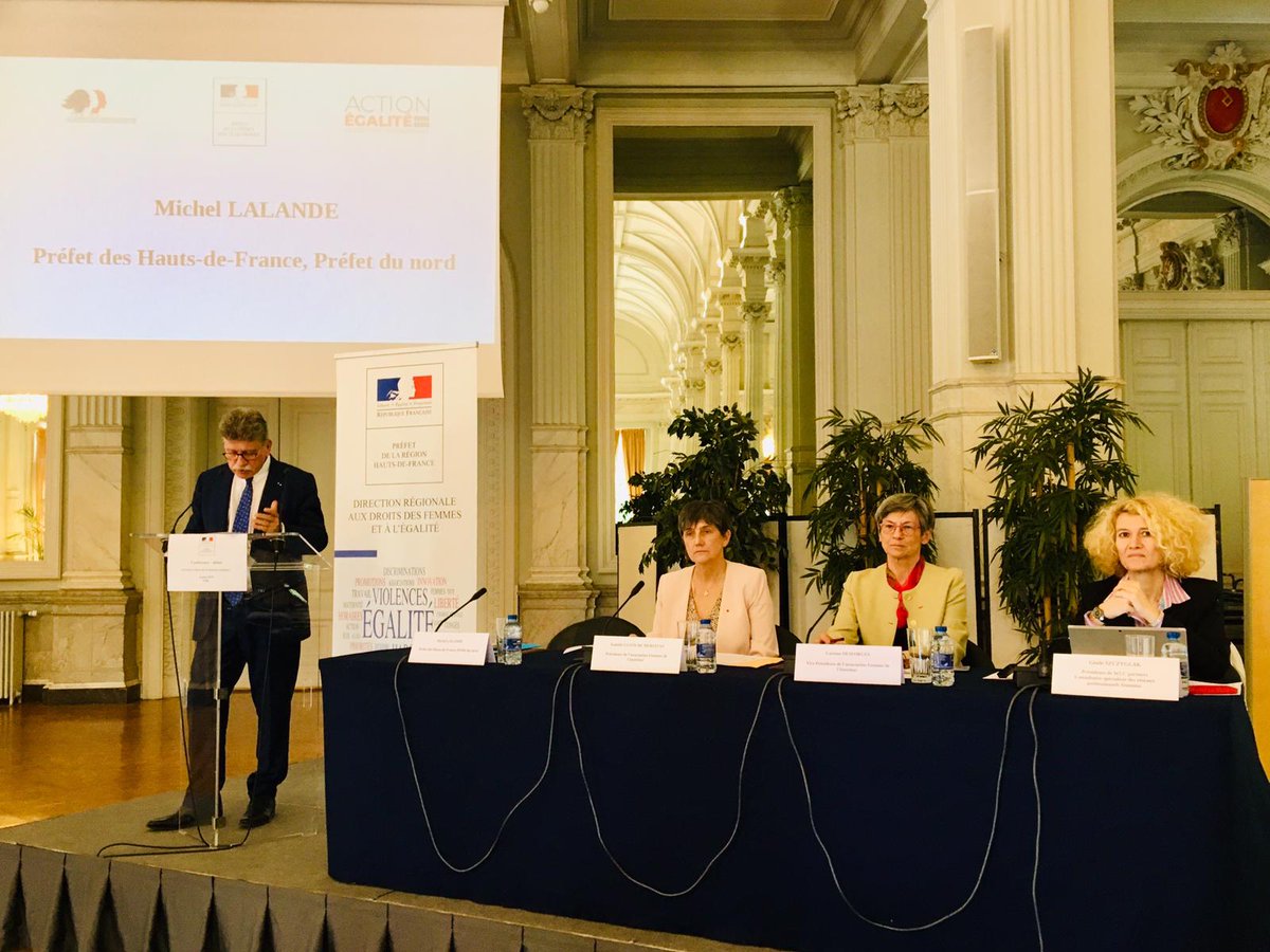 FemmesInterieur's tweet photo. Belle participation hier à la conférence-débat sur le thème des réseaux de #solidarité entre les femmes de la #FonctionPublique dans les #territoires, organisée par @prefet59 et @FemmesInterieur! Encore merci à @GiseleSzczyglak pour son intervention! #EgaliteFH #administration https://t.co/IluqlGlpzt