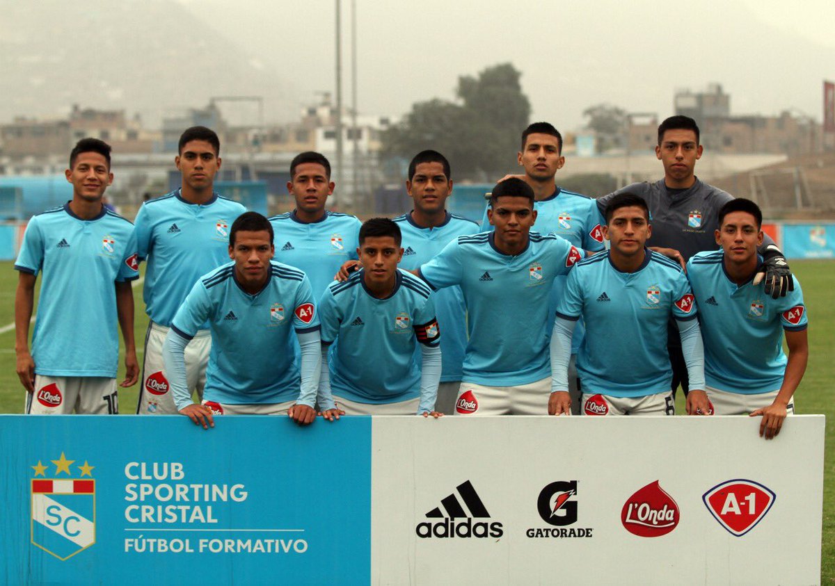 ClubSCristal's tweet photo. #CopaFederaciónOro
#Cat2001

@grupochumpitaz 1-1 @ClubSCristal 📍La Florida 

#FuerzaCristal 
#LaRazaCeleste 
#FormandoPersonas https://t.co/LN5XzOhCZ7