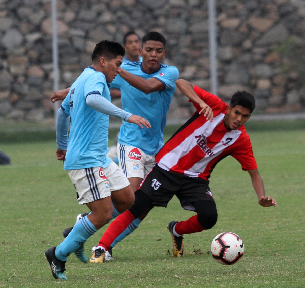 ClubSCristal's tweet photo. #CopaFederaciónOro
#Cat2001

@grupochumpitaz 1-1 @ClubSCristal 📍La Florida 

#FuerzaCristal 
#LaRazaCeleste 
#FormandoPersonas https://t.co/LN5XzOhCZ7