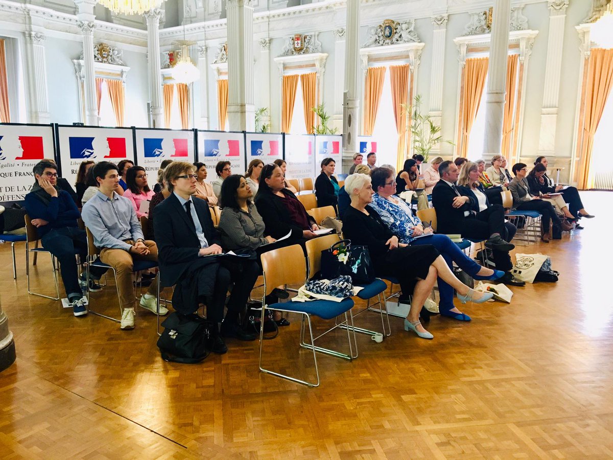 FemmesInterieur's tweet photo. Belle participation hier à la conférence-débat sur le thème des réseaux de #solidarité entre les femmes de la #FonctionPublique dans les #territoires, organisée par @prefet59 et @FemmesInterieur! Encore merci à @GiseleSzczyglak pour son intervention! #EgaliteFH #administration https://t.co/IluqlGlpzt