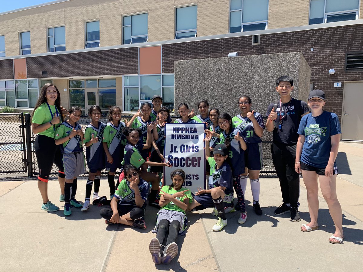 MlleMerritt1's tweet photo. Way to go Royals! 2nd place finish! These athletes showed amazing teamwork and great sportsmanship. #PeelProud @RossDrive @rossphysed 👌👌👌 https://t.co/Y53Zq0FVhd
