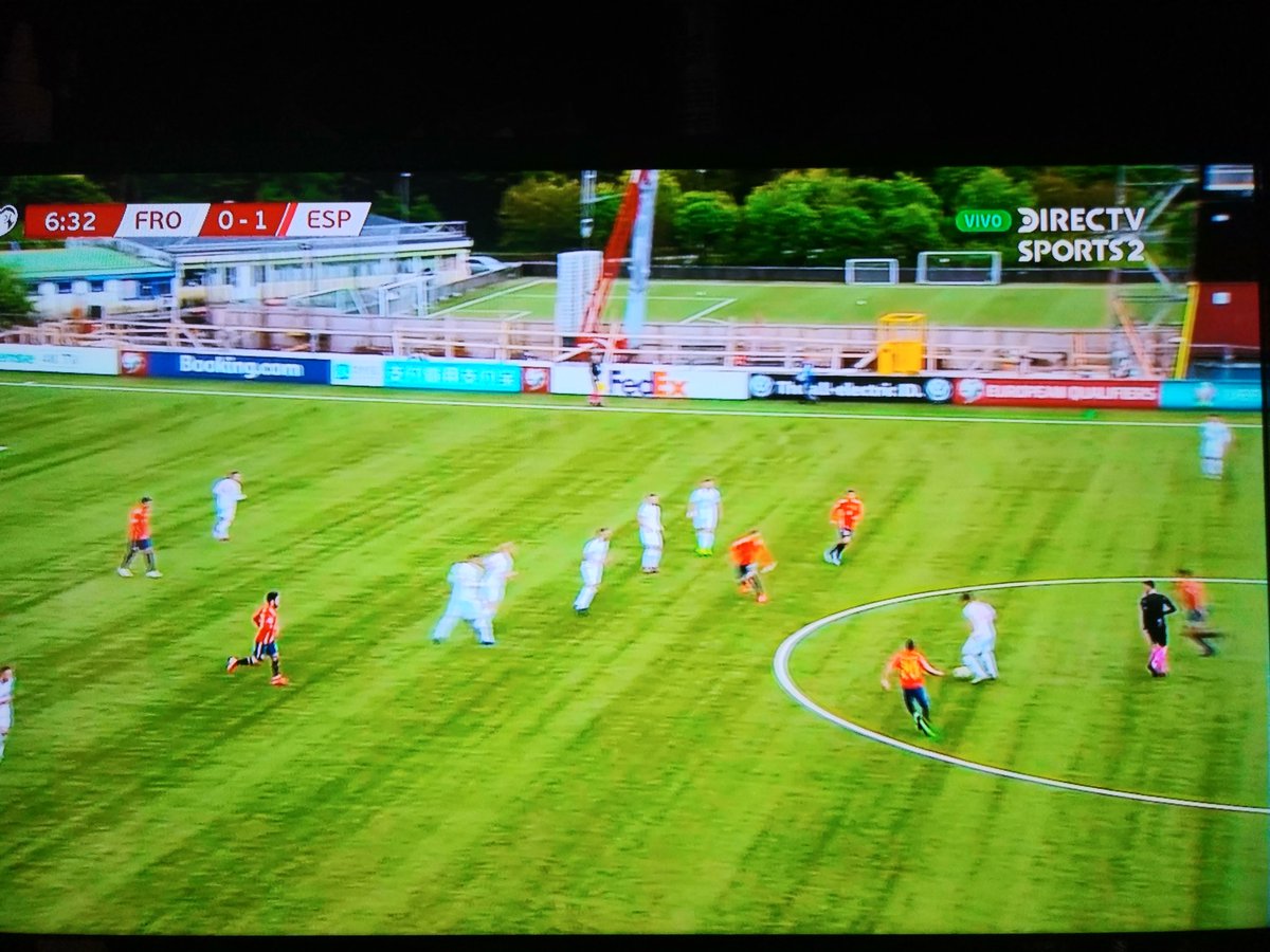 Miren la cancha donde está jugando España ante Islas Feroe... Con Ramos, Isco, Morata, etc... ¡Ni tribunas tiene!

Y ahora la <a href="/Dimayor/">DIMAYOR</a> quiere sacar a Pasto de Ipiales? Tienen mucho huevo. 

Es puro 'Gadejo' de la Dimayor.