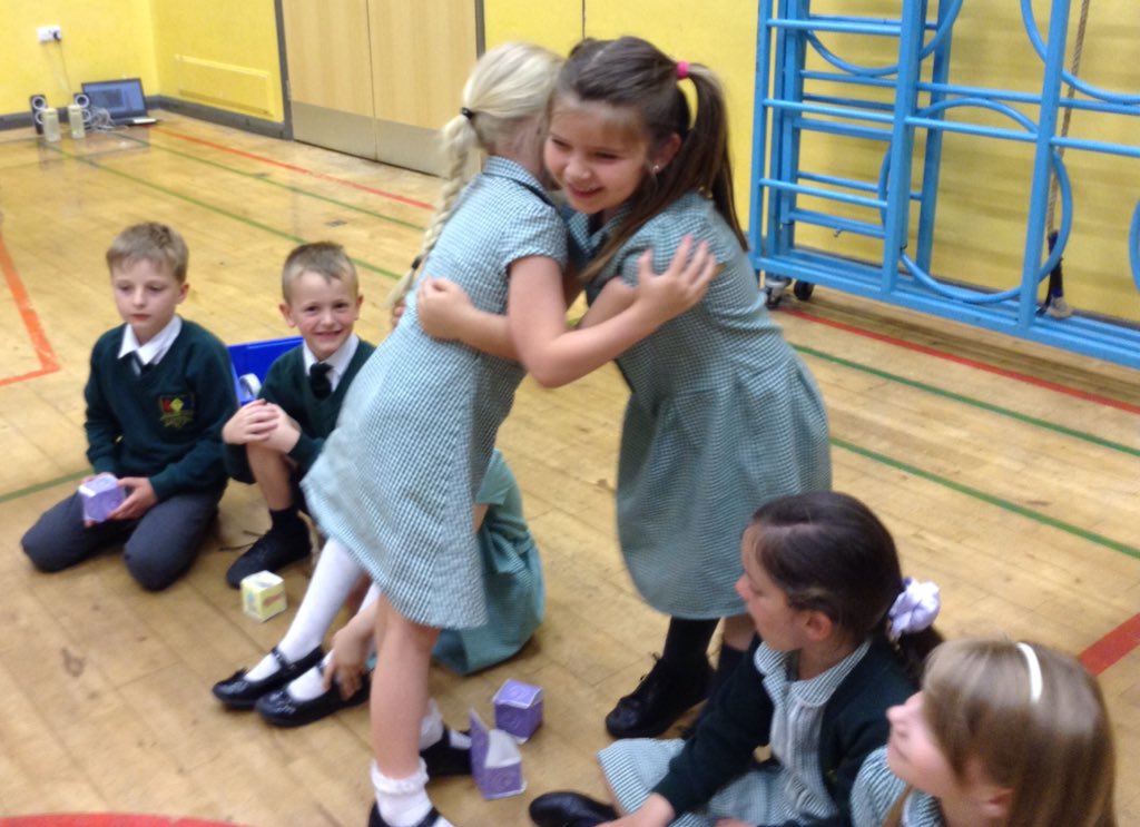 peafieldKS1's tweet photo. We have enjoyed learning all about the festival of Eid from our visitor. As well as sharing Eid gifts with our friends. #EidMubarak https://t.co/3xAJS2mMwc