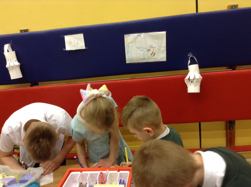 peafieldKS1's tweet photo. We have enjoyed learning all about the festival of Eid from our visitor. As well as sharing Eid gifts with our friends. #EidMubarak https://t.co/3xAJS2mMwc