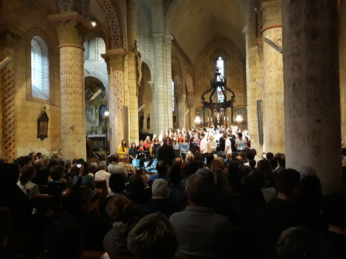 La salle est pleine ce soir à #Chauriat 😯 Merci à tous ! 😊