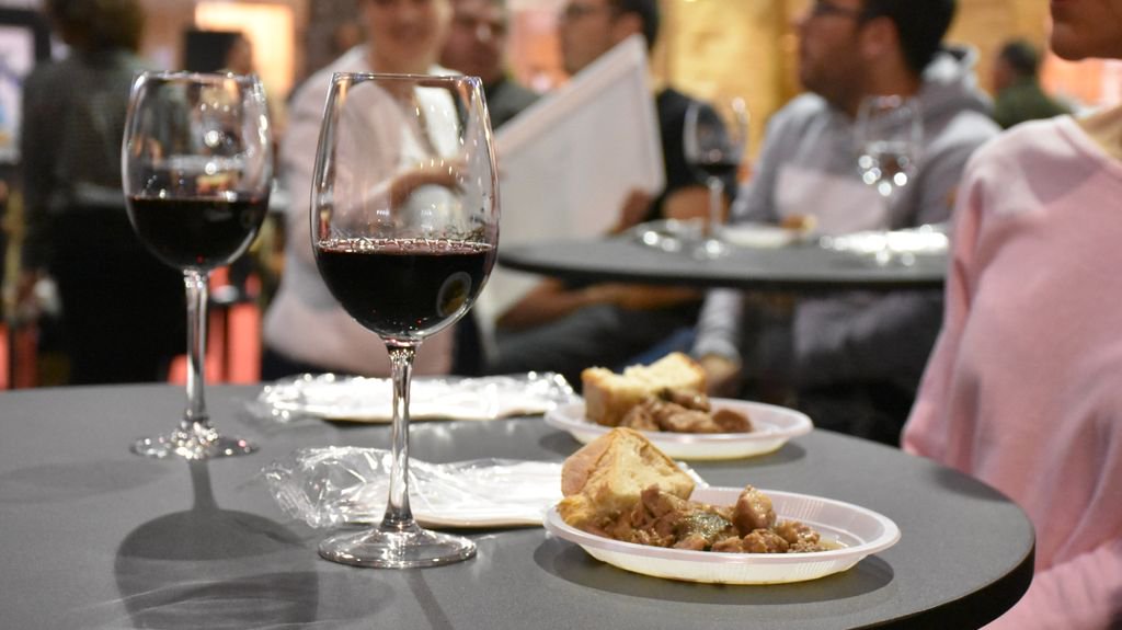 SemanaVerde's tweet photo. Hoxe en #TapiRazas degustamos as mellores elaboracións con produtos de Razas Autóctonas de Galicia 🐖🐂🐓 Mañá máis! 😊
#SemanaVerde19 #Salimat19
Hoy en #TapiRazas degustamos las mejores elaboraciones con productos de Razas Autóctonas de Galicia. Mañana más! 😊 https://t.co/BHr2ICIlzH