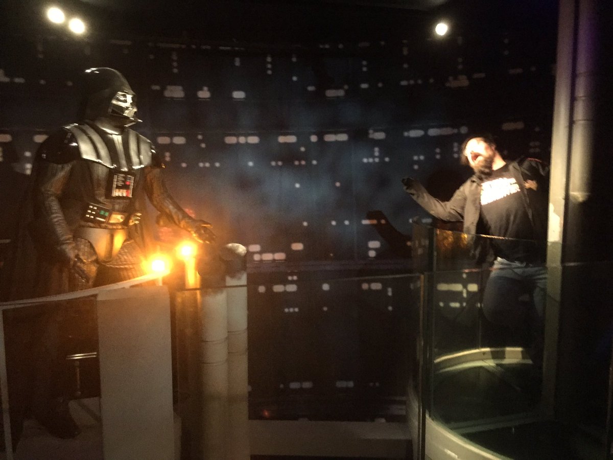 JavierGuinot's tweet photo. Hoy conocí a mi padre, aunque eso me costó una mano

Today I met my father and that costed me a hand

#ForRealsies @HamillHimself #MissYouRighty #MeAndDaddy #HappyMoments #rulerofthegalxy https://t.co/k4UpmdoKqY