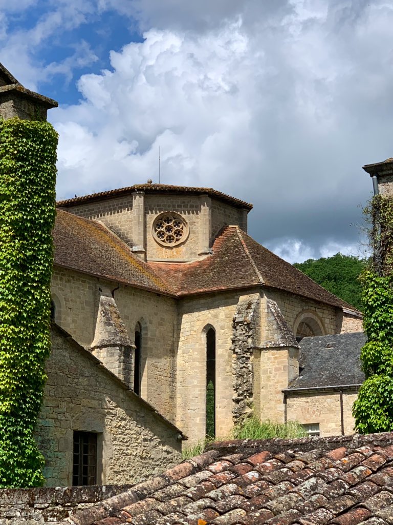 leCMN's tweet photo. Intrigués par l’histoire extraordinaire de l’abbaye de #BeaulieuEnRouergue ? Venez découvrir ce monument d’exception en Tarn-et-Garonne ! 👇 https://t.co/veVQr6RMx7 https://t.co/lBGCLEj8Of