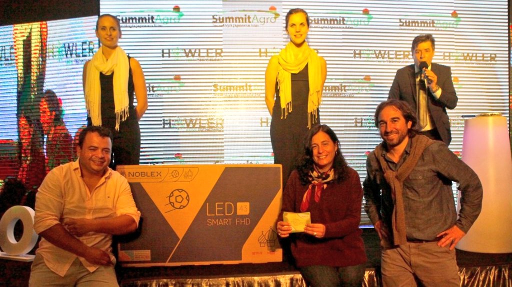 SummitAgroAr's tweet photo. ¡Hoy queremos destacar y felicitar al equipo de asesores, productores y técnicos de NOA y NEA por haber donado su premio del lanzamiento de #Howler a @ManosAbiertasAR! 👏🏻👏🏻👏🏻 #SummitSolidaria https://t.co/ZCl6Z74h5r