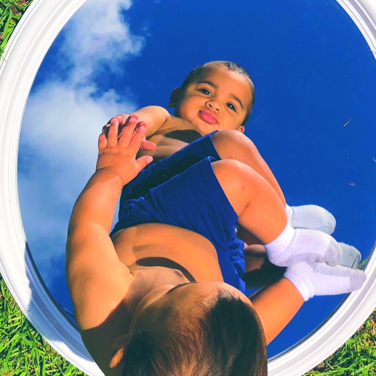 MommaPeach_'s tweet photo. Future album cover 🎶 🤔 
#Mixedbaby #9monthphotoshoot https://t.co/RkOUJj11jB