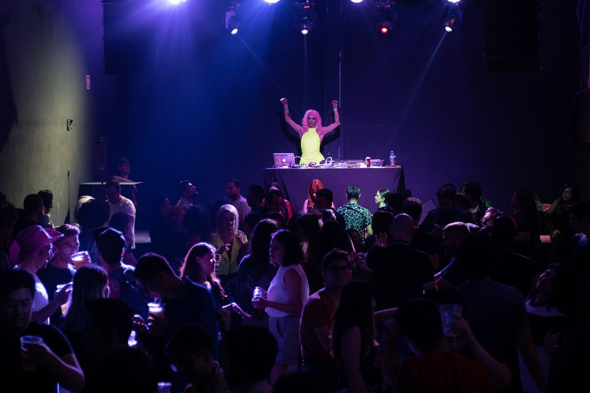 TimeOutMexico's tweet photo. Ambiente genial, invitados increíbles y momentos mágicos anoche en los #TimeOutPride Awards. Aquí algunos de nuestros favoritos. 🥳😍🤩 #PrideMonth https://t.co/sQjYB5miQQ