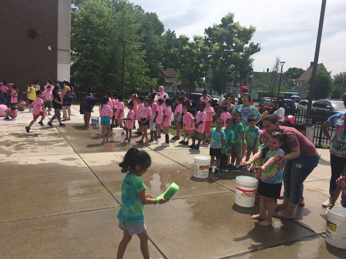 Parkville students, teachers and families worked collaboratively to have a fun and exciting field day for everyone #embedequityalways <a href="/HartfordSuper/">Dr. Andraé Townsel</a> <a href="/Hartford_Public/">Hartford Public Schools</a> <a href="/DrAVM2015/">Dr. Alberto Vázquez Matos, EdD, PhD</a> <a href="/PRINCIPALBOLTON/">DELORES M BOLTON</a>