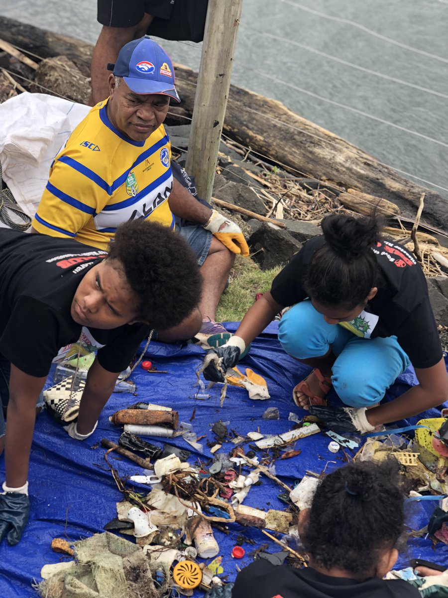UtoNiYaloTrust's tweet photo. Thrilled to have over 400 grandparents, parents & children join our #WorldOceansDay celebration learning about waste management, traditional voyaging & community conservation. So excited to see the number of families who are igniting their kids nature based values #KeepFijiClean https://t.co/udSt4tg65W