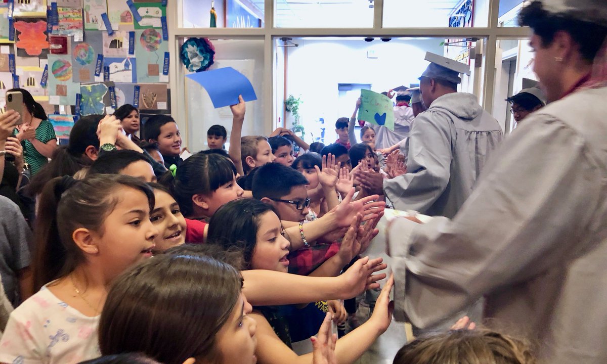 THEGSD200's tweet photo. On Friday, June 7, our GHS graduating seniors took one last visit to their elementary schools. Dressed in their caps and gowns the graduates received high fives, hugs and congratulations. You can find a video on our YouTube channel at https://t.co/4ULwcK8qEa
#GSDProud https://t.co/FPTeOAOthx