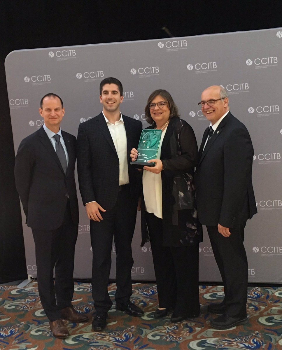 LaframboiseMa's tweet photo. Je suis présent ce soir au Gala #Stellar de la #CCITB. À cette occasion, j’ai eu l’immense plaisir de remettre le prix de l’OSBL de l’année à Moisson Laurentides et à sa DG, Annie Bélanger. Bravo à cet organisme de #Blainville. Bravo à tous les lauréats et lauréates #CAQ #PolQc https://t.co/OsbItE4U31